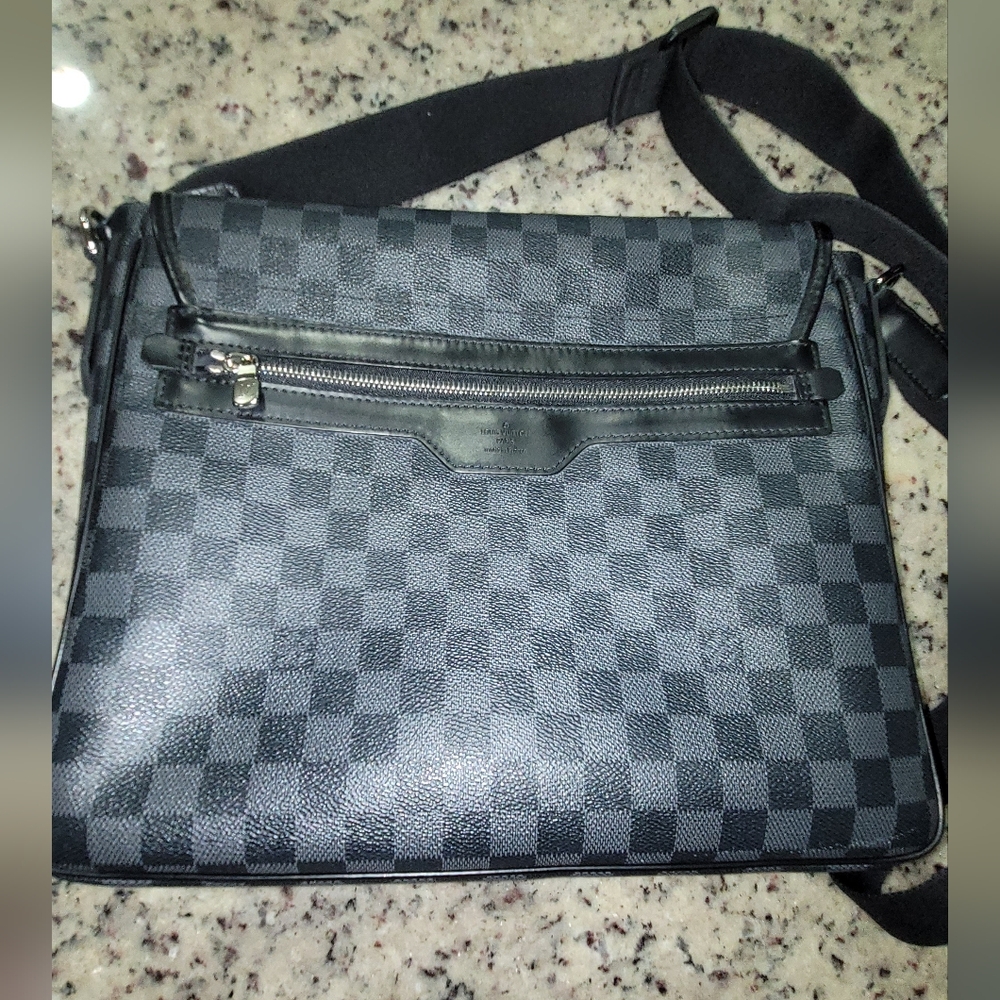 Louis Vuitton Daniel Damier Graphite Black And Grey Messenger Bag - Picture 2 of 12
